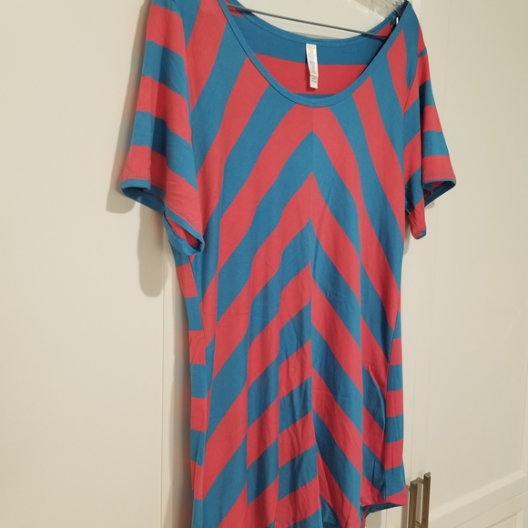 LuLaRoe classic tee. - Picture 2 of 7